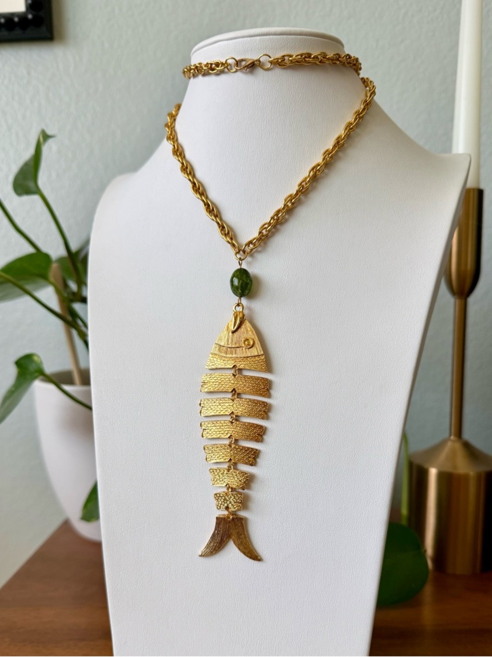 Vintage Large Articulated Fish Pendant Green Glass Bead Goldtone Necklace Gold